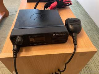 Vysilacku Motorola DM4400e-UHF