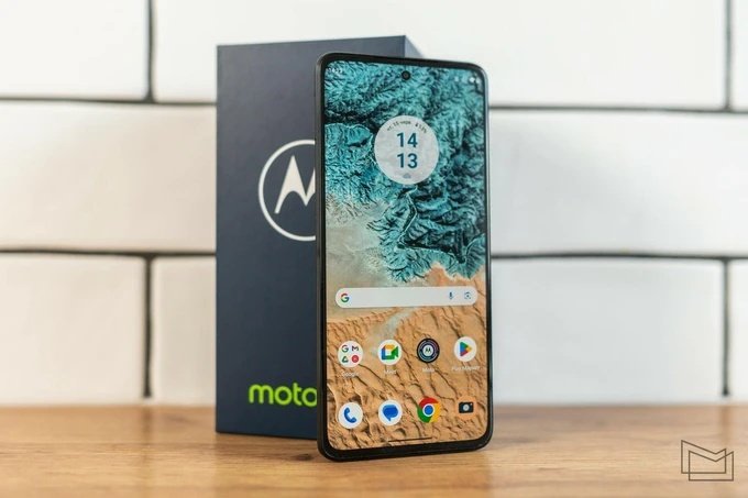 Motorola g72 top stavu baterie vydrží až 3 dny