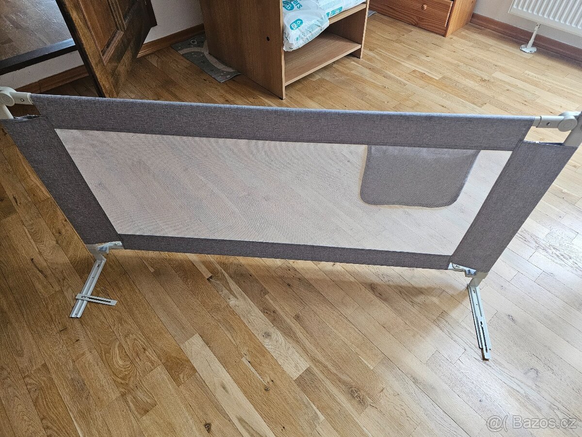 Zábrana na postel