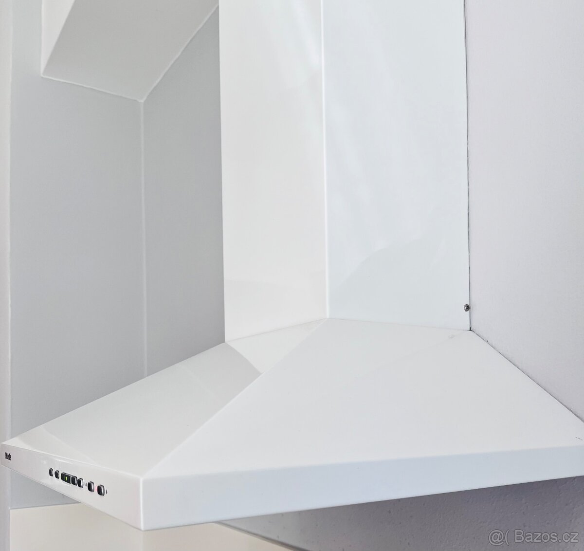 Odsavač par MIELE, 60 cm, nástěnná digestoř