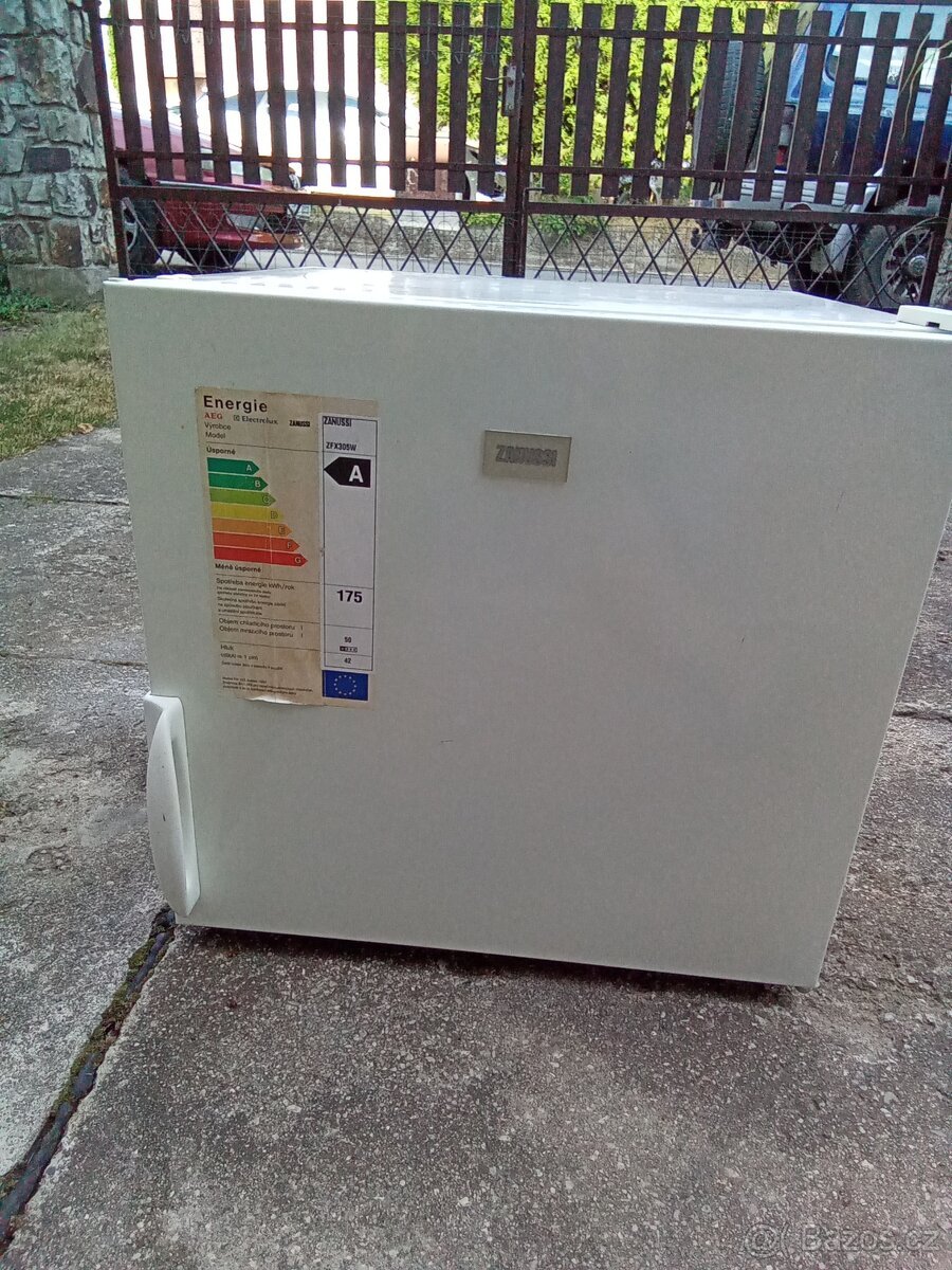 ZANUSSI MRAZÁK 50 L
