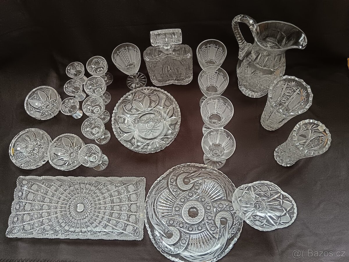 Velký set broušeného křišťálu - 24 ks