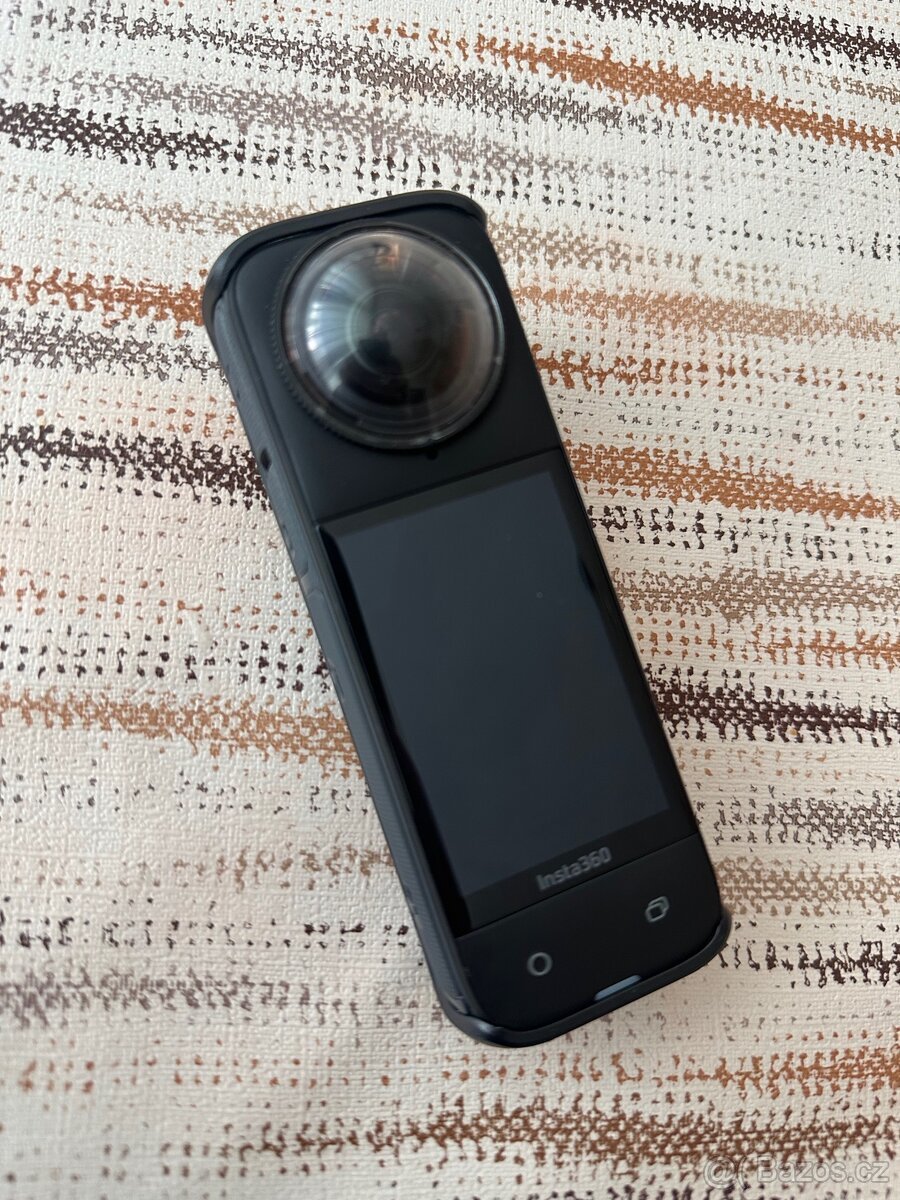 Insta 360 X4