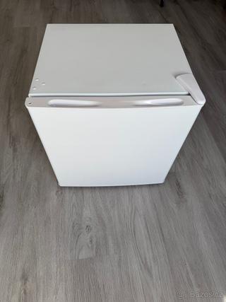 Prodám mini ledničku značka ARO, s malým mrazákem