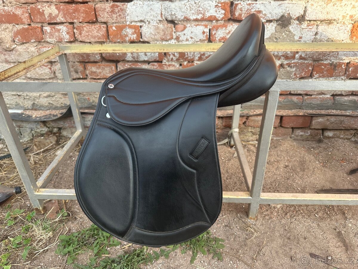 Univerzální sedlo Norton 16,5–17”