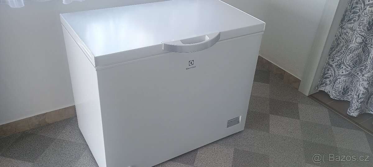 Prodám mrazák Electrolux LCB3LD20W0