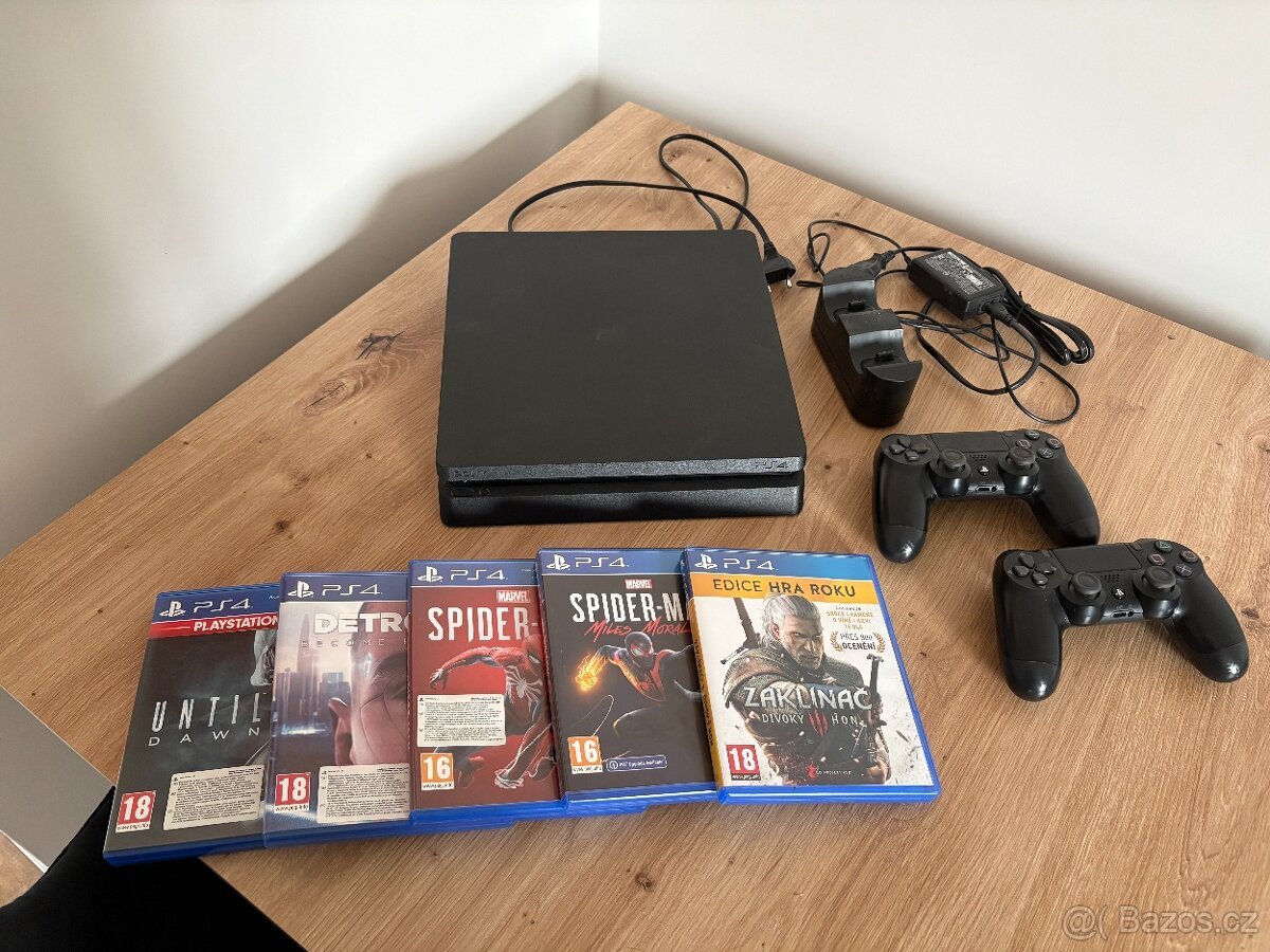 PS4 Slim 500GB + 2 ovladače + nabíjecí stanice + hry