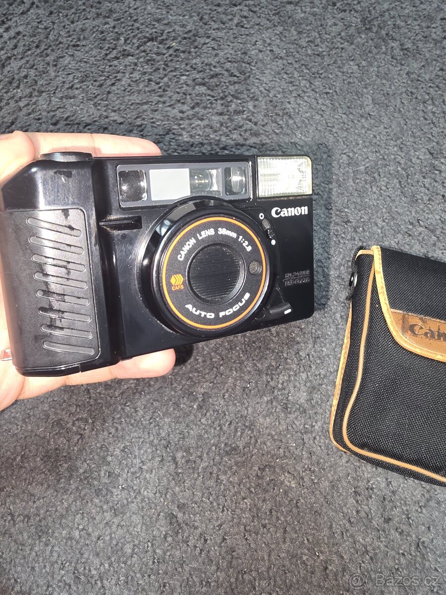 Legendární vintage 35mm filmový fotoaparát Canon AF35ML, vy