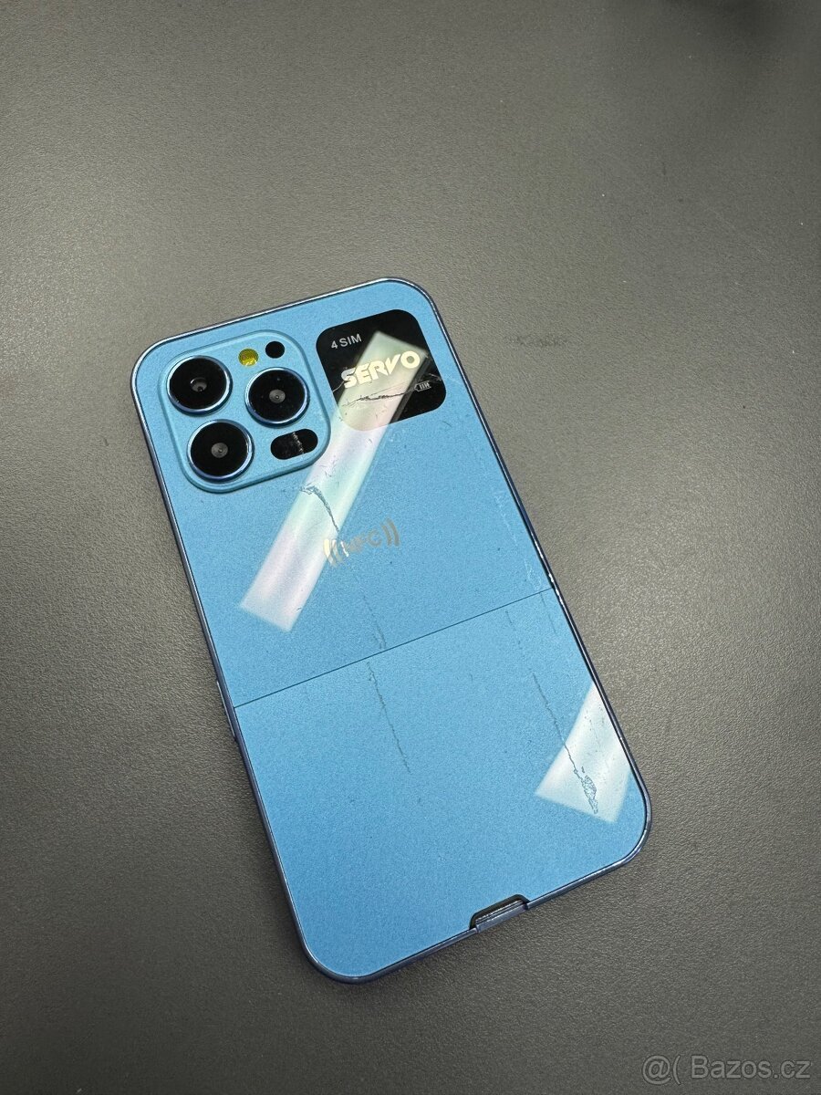 SERVO telefon na 4 sim