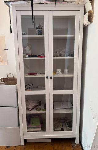 knihovna / vitrína IKEA Hemnes