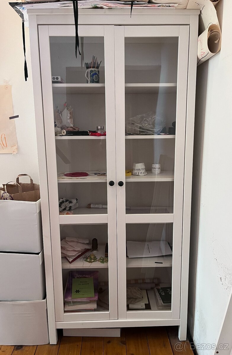 knihovna / vitrína IKEA Hemnes