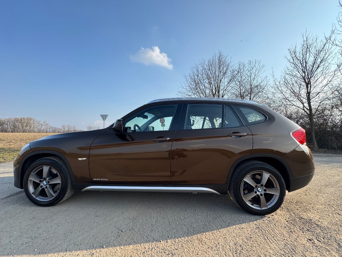 BMW X1 xDrive20d 4x4 (12/2011), hnědá metalíza, automat, naf