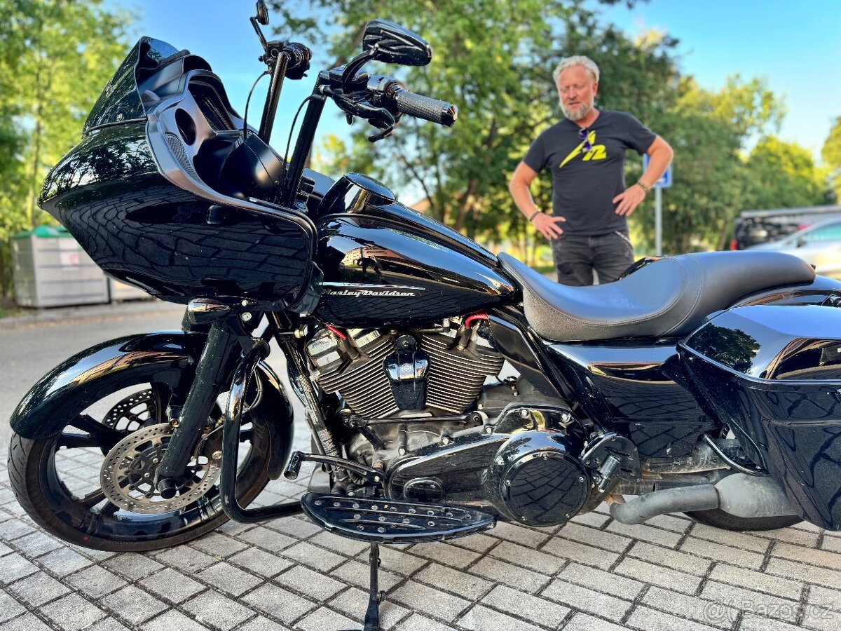 Harley Davidson - Road Glide 107