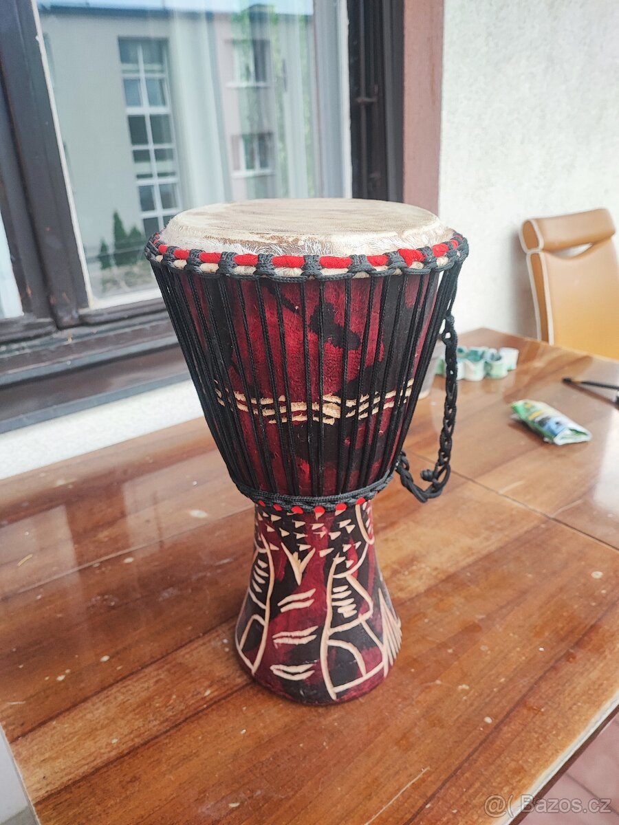 Zdobené djembe
