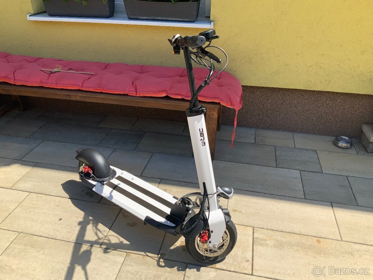 Elektrokoloběžku W-TEC