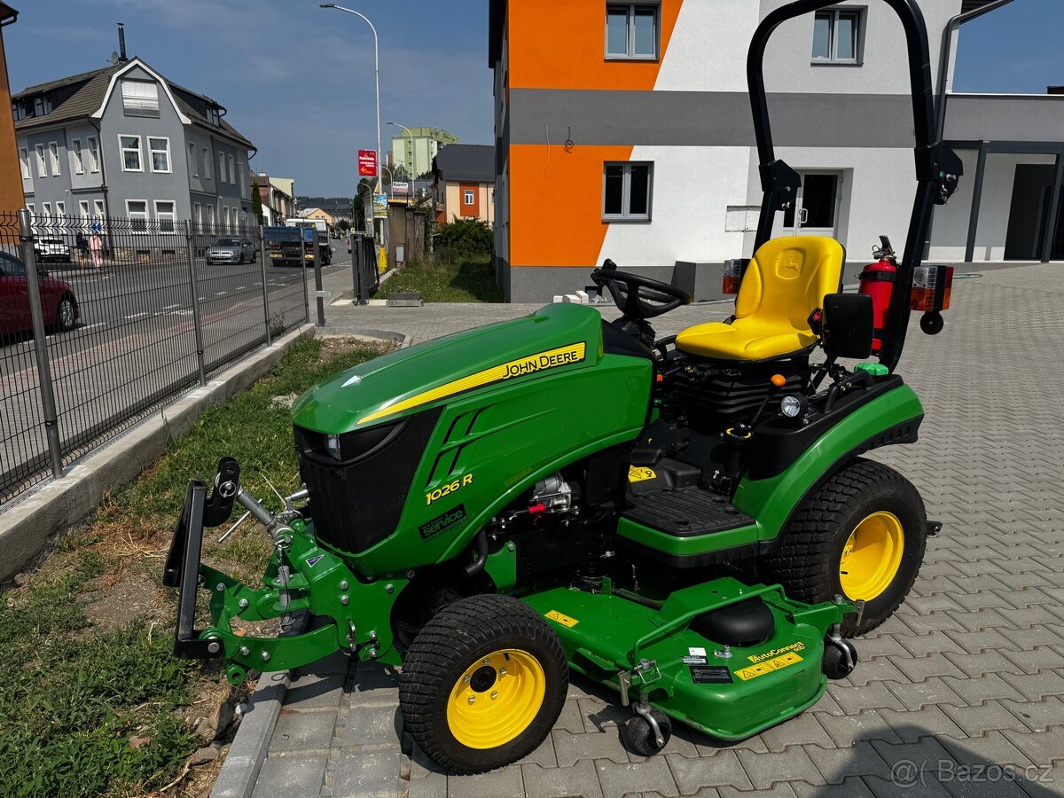 John Deere 1026R