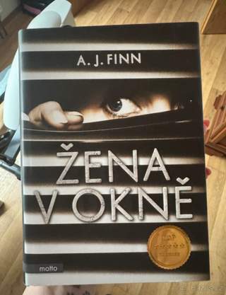 Žena v okně