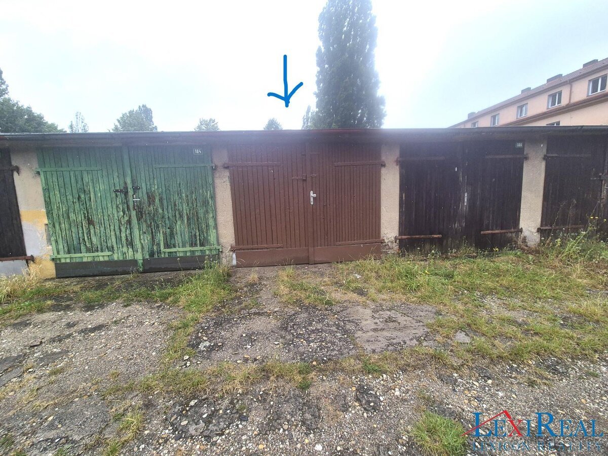 Prodej garáže 18 m2, v garážovém komplexu, Lužanská ulice,
