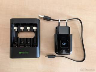 Chytrá nabíječka baterií GP PowerBank U421 (4x AA/AAA)