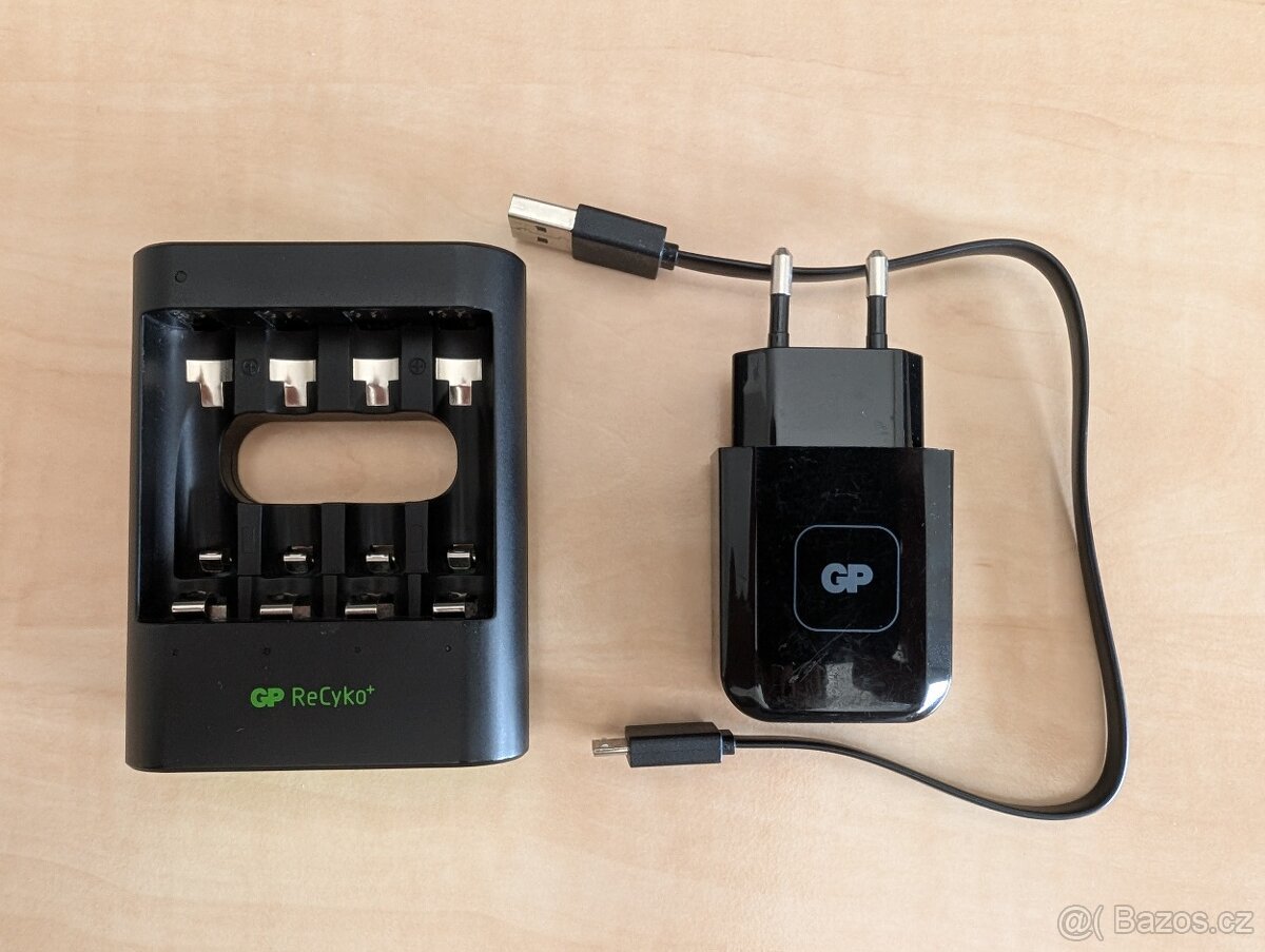 Chytrá nabíječka baterií GP PowerBank U421 (4x AA/AAA)