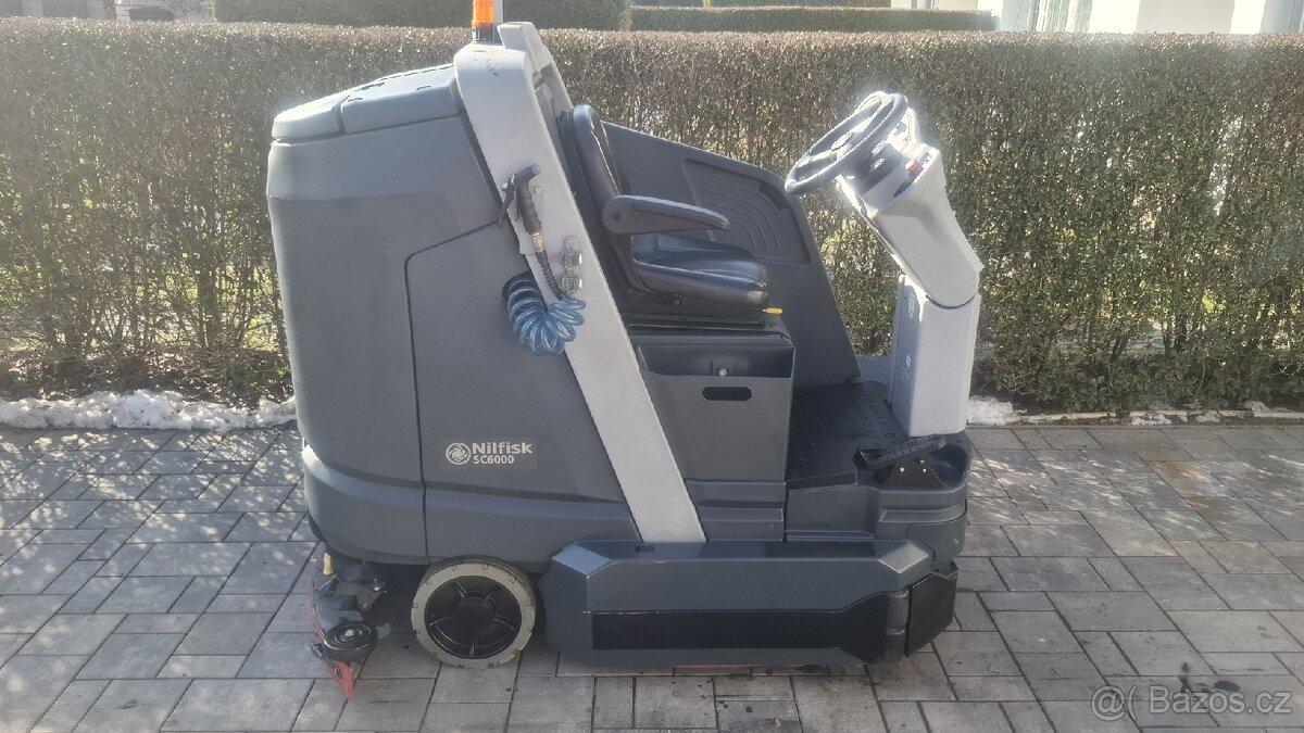 Nilfisk SC 6000 podlahový mycí stroj se sedící obsluhou