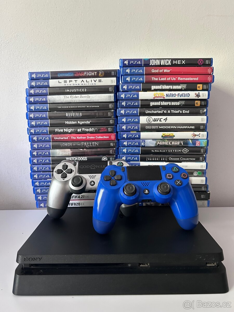 PlayStation 4 + 2 Ovladače + Hry