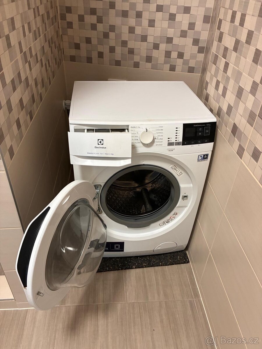 Pračka se sušičkou Electrolux PerfectCare 700 EW7W447W bílá