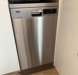 Úzká myčka Beko nerezová 45cm