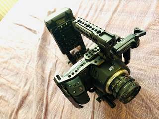 Blackmagic Pocket Cinema Camera 6K (EF) + SmallRig cage + V-