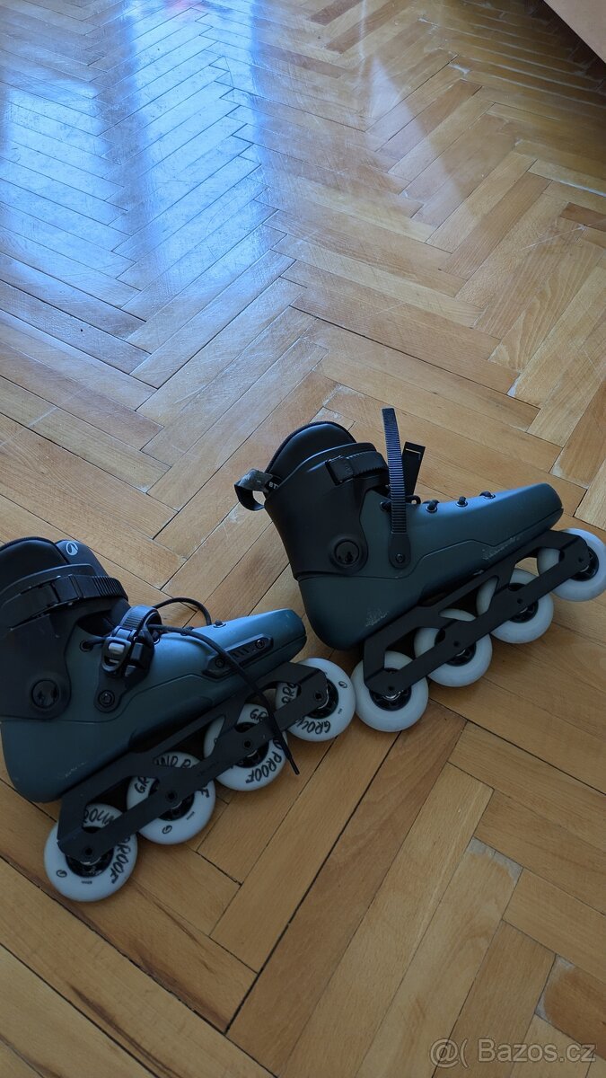 Kolečkové brusle Freeskate Hardboot MFS500 velikost 42/43