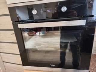 VESTAVĚNÁ TROUBA BEKO BIM25302K