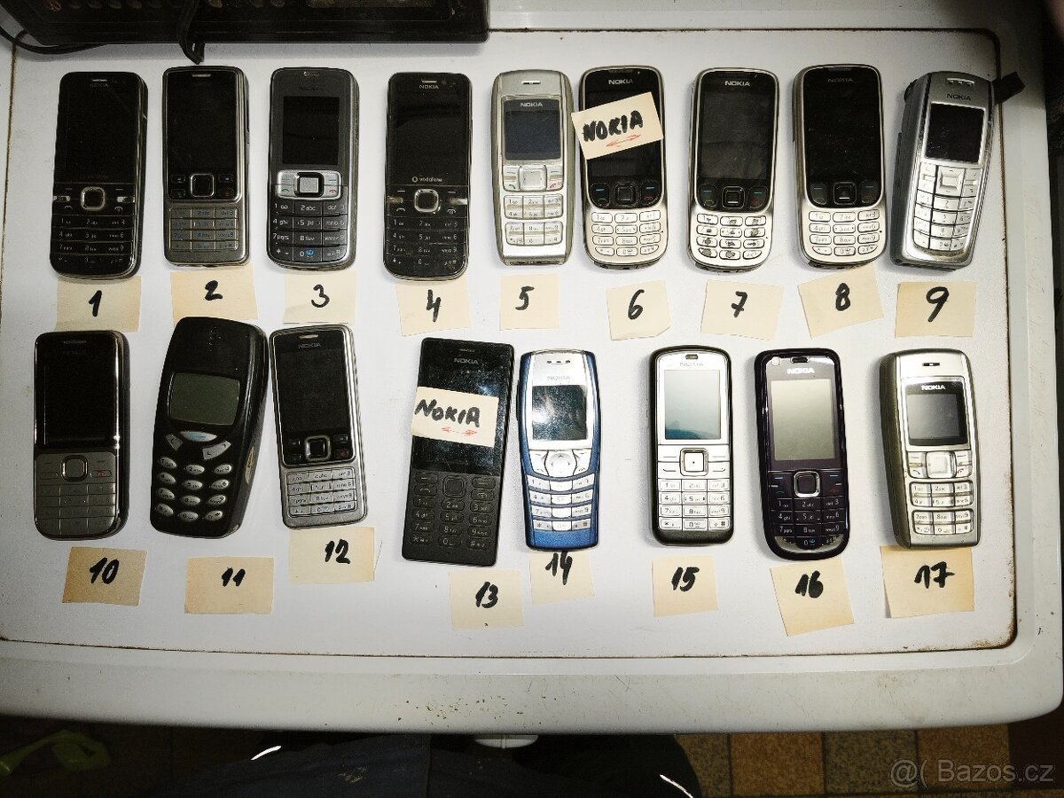 Sada mobilů Nokia pro sběrate,opraváře