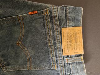 Levi's šedé