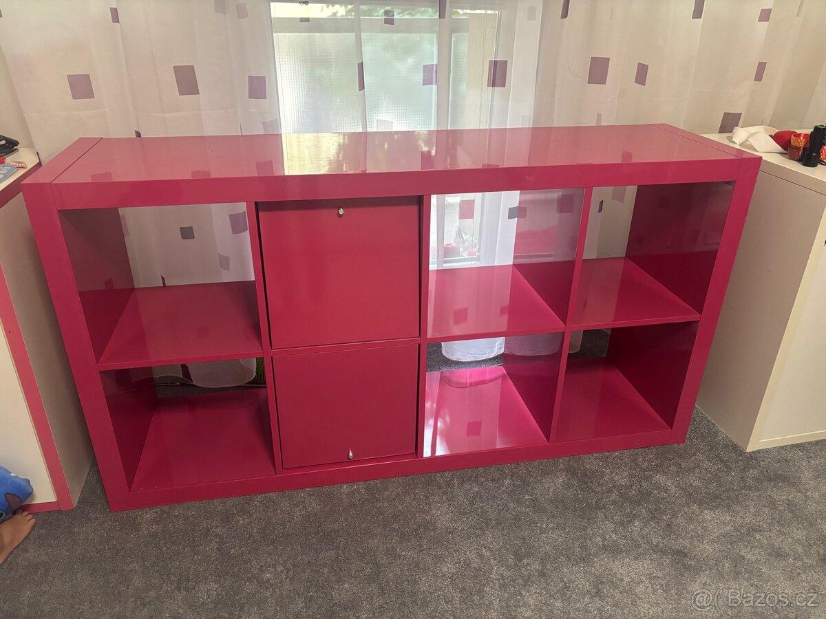 Růžový kallax Ikea