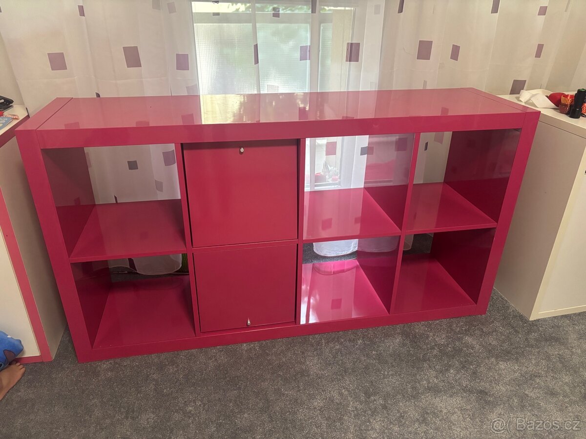 Růžový kallax Ikea