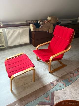 Křeslo IKEA Poang s podnožkou