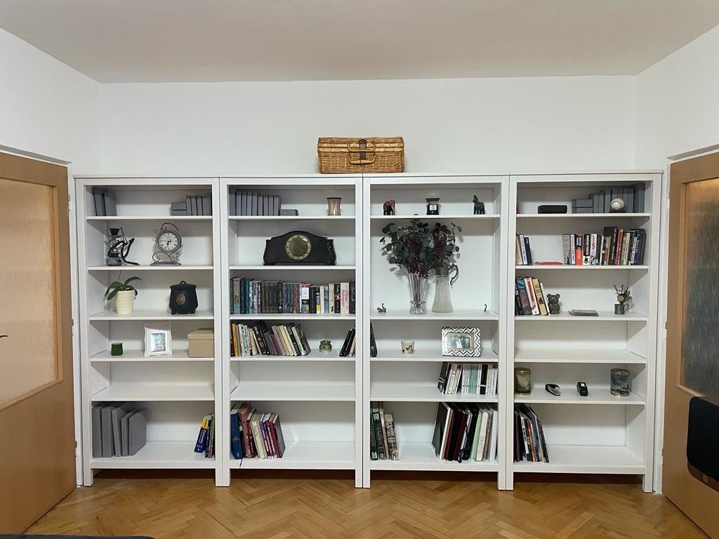 HEMNES knihovna