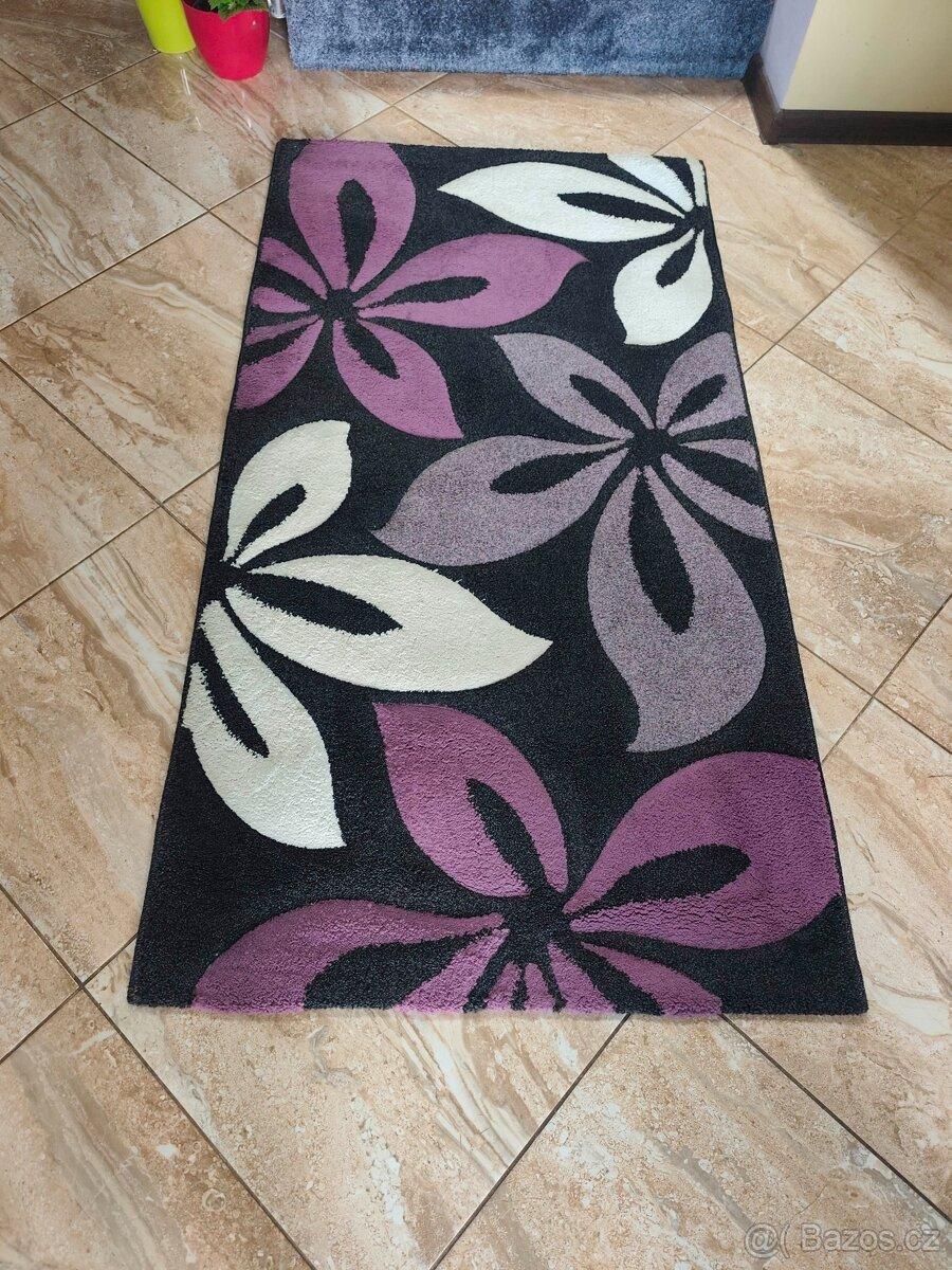 Hustý vlas koberec květy 80x150 fialová černá