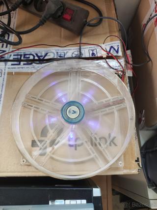 Vetrak prumer 22cm s regulaci otacek na 12v molex