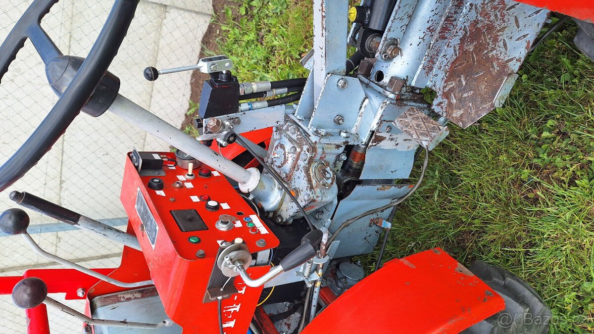starší pěkný malotraktor TZ-4K-14 s motorem Slávia 2 válec