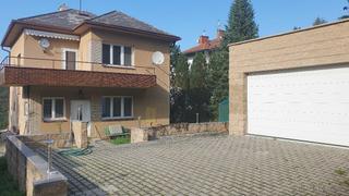 Pronájem domu 3+1 se zahradou, Pikovice - Hradištko