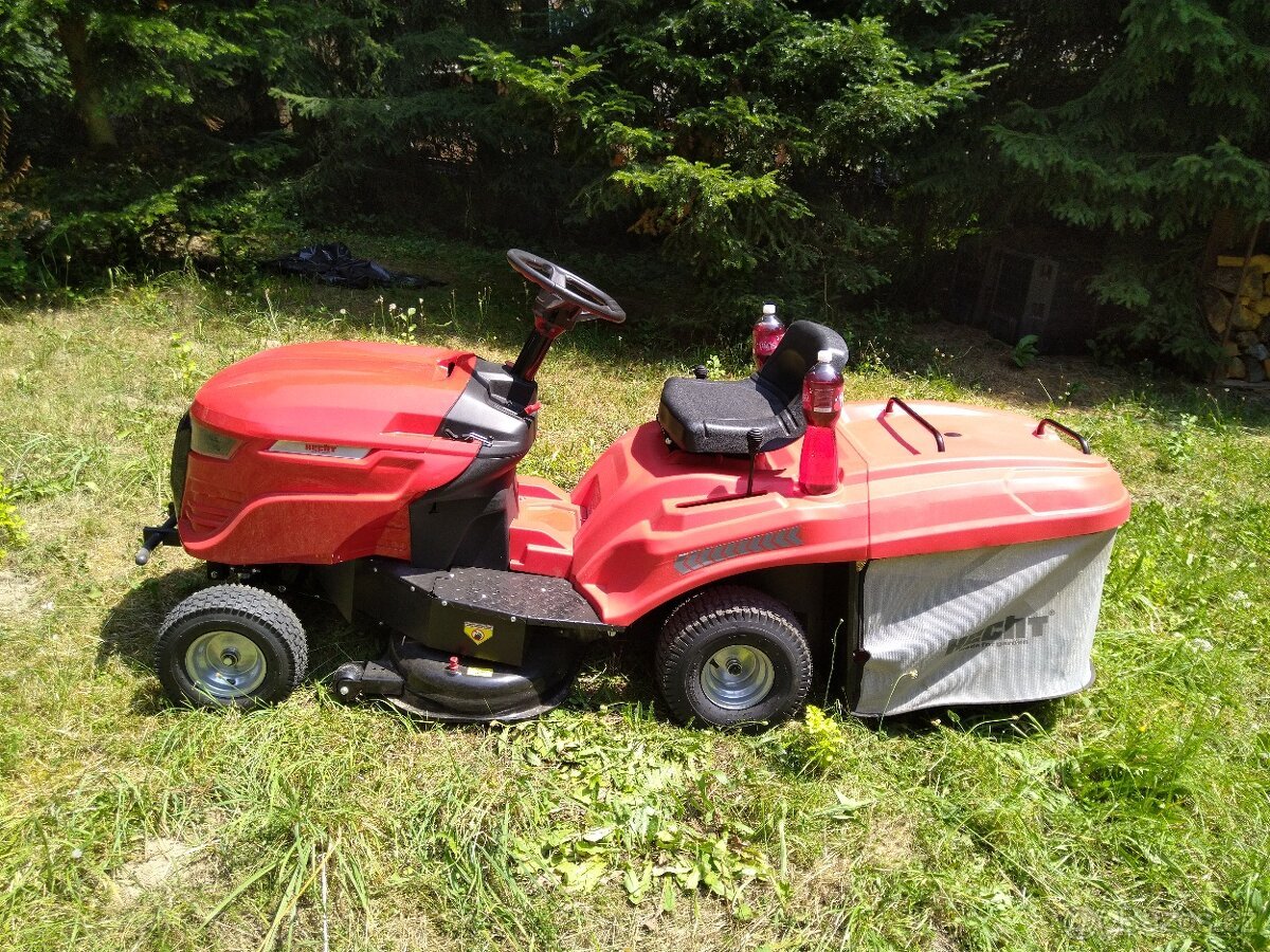 Nový zahradní traktor Hecht 5184.