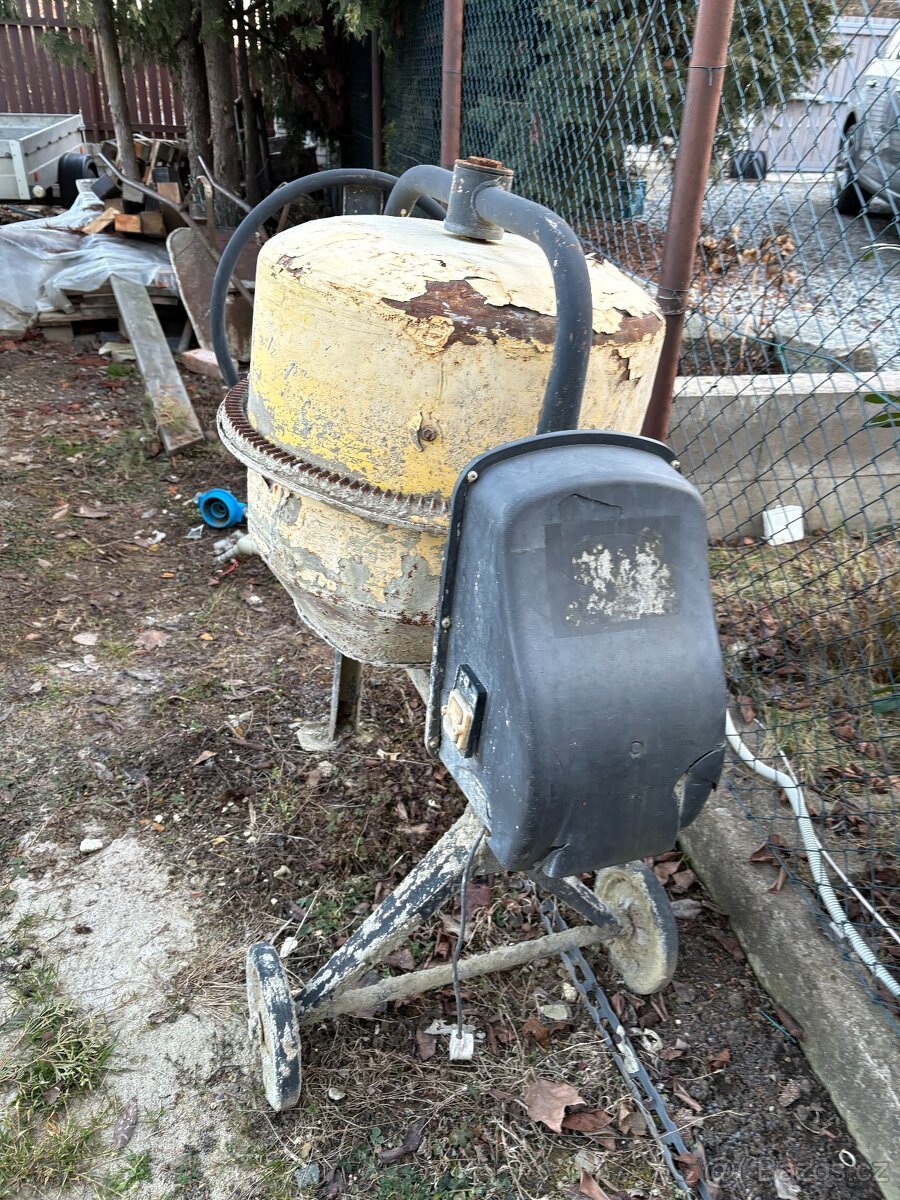 Stavební míchačka na beton