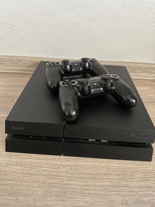 PlayStation 4 1 TB + 2 ovladače