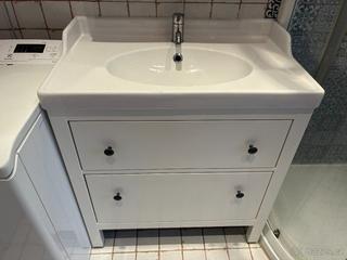 IKEA HEMNES / RUTSJÖN umyvadlová skříňka + umyvadlo