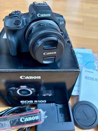 Canon EOS R100 + RF-S 18-45, SD karta