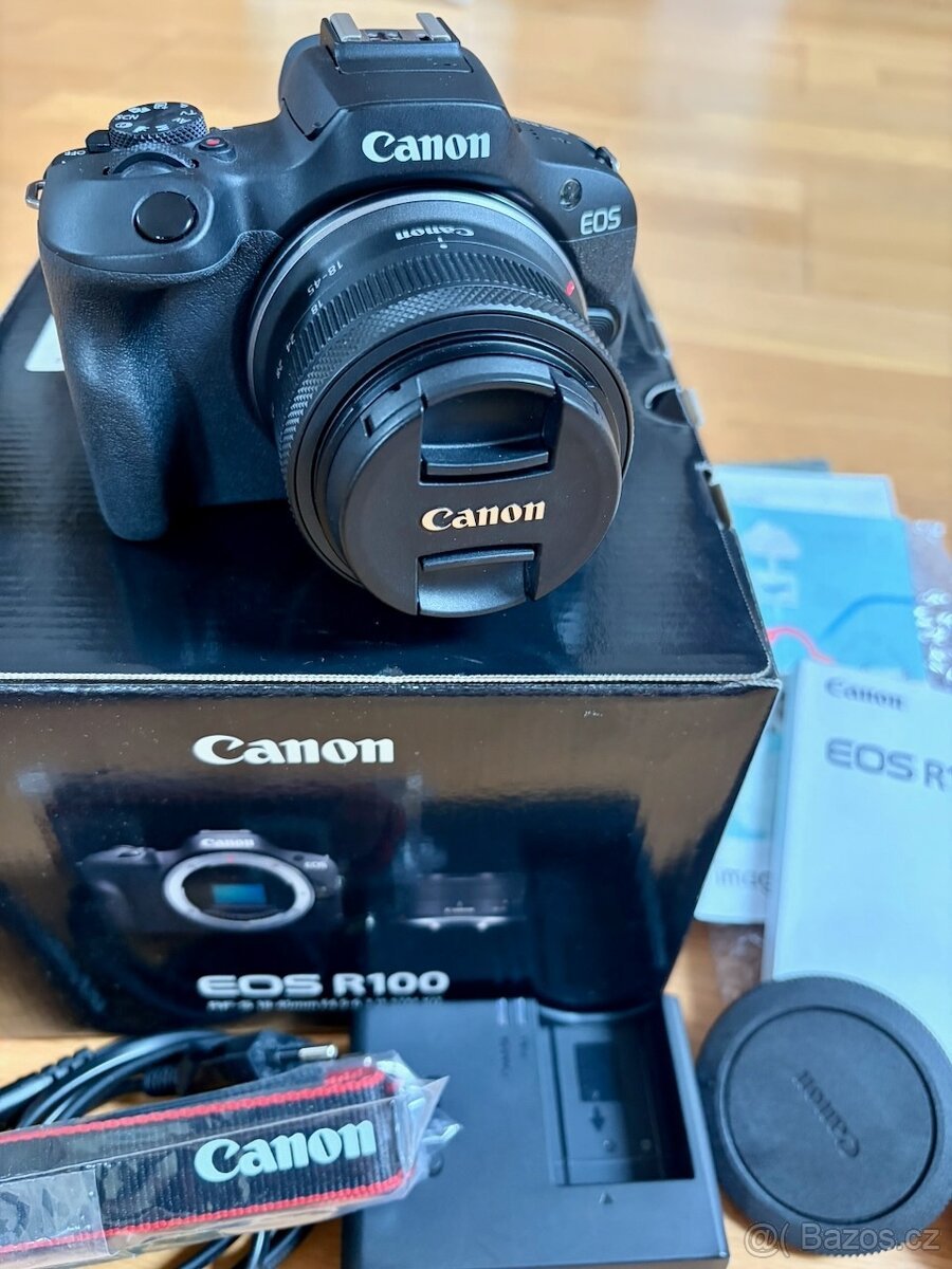 Canon EOS R100 + RF-S 18-45, SD karta