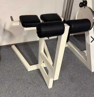 Fitness vybavení - stroje, pásy