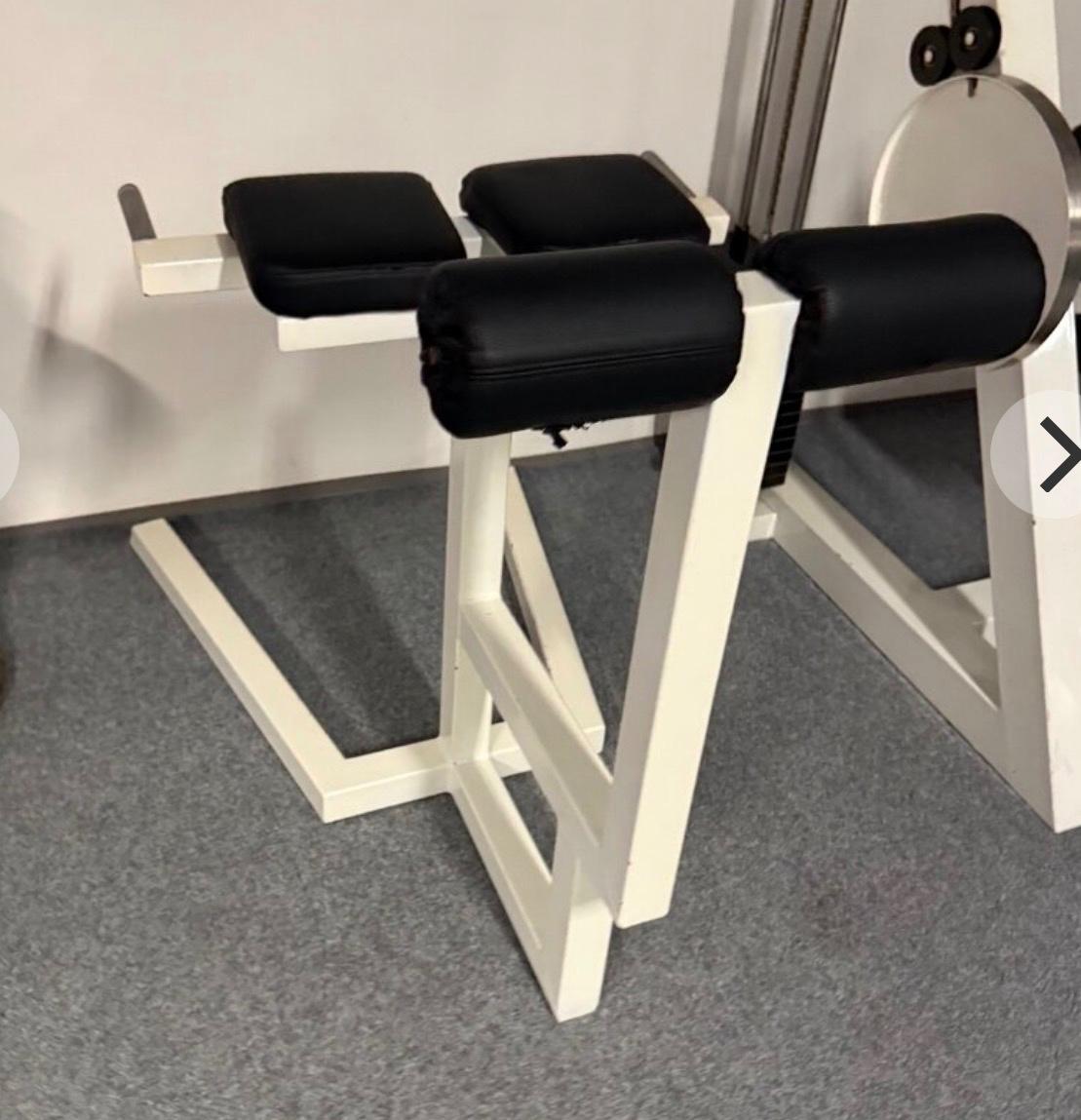 Fitness vybavení - stroje, pásy