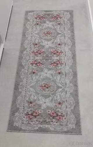 KOBEREC / BĚHOUN ŠEDÝ S KVĚTY 60X150cm
